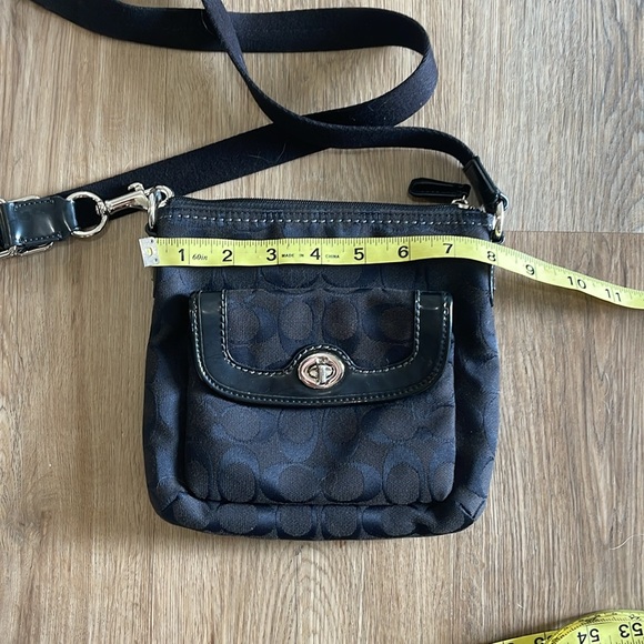 Coach black and silver crosssbody adjustable purse with front pocket - Picture 5 of 8